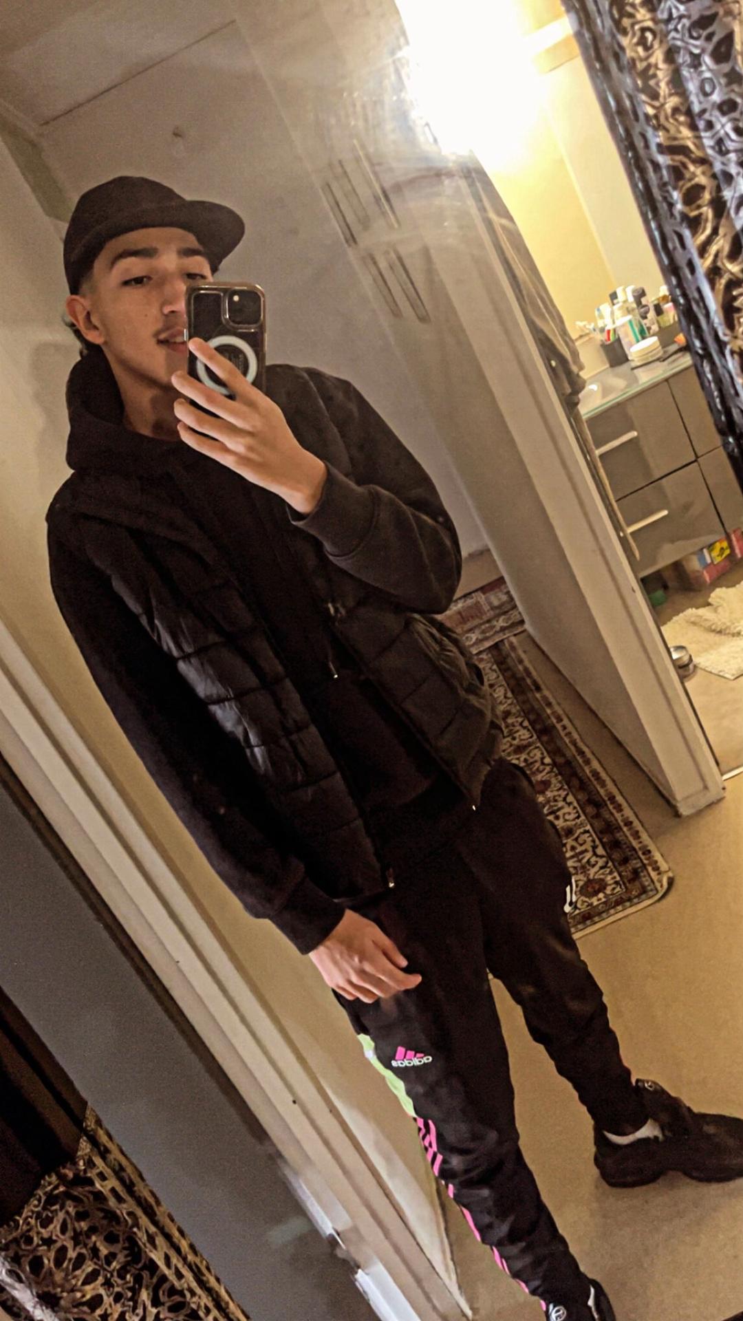 Celal - Lint - Anvers | Rencontre Discrète