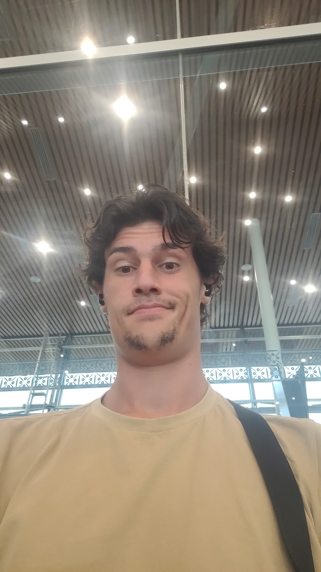 Menouar - Raeren - Liège | Rencontre Discrète